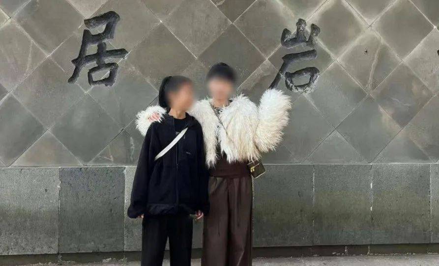 hga030皇冠
_19岁男子入室行凶后淡定点外卖hga030皇冠
！36岁妈妈为保护女儿被劫匪勒至昏死