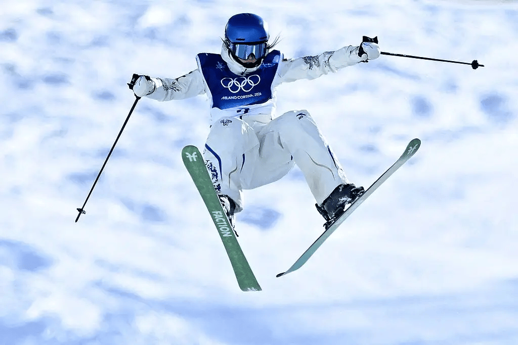 新2手机网站_第五金新2手机网站！自由式滑雪女子U型场地技巧 谷爱凌卫冕李方慧夺银